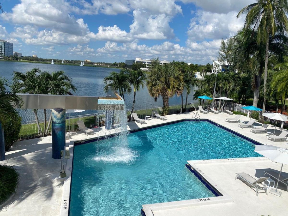 Pullman Miami Airport 4*