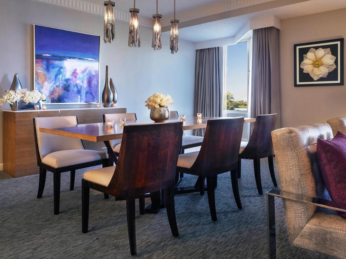 Pullman Miami Airport 4*